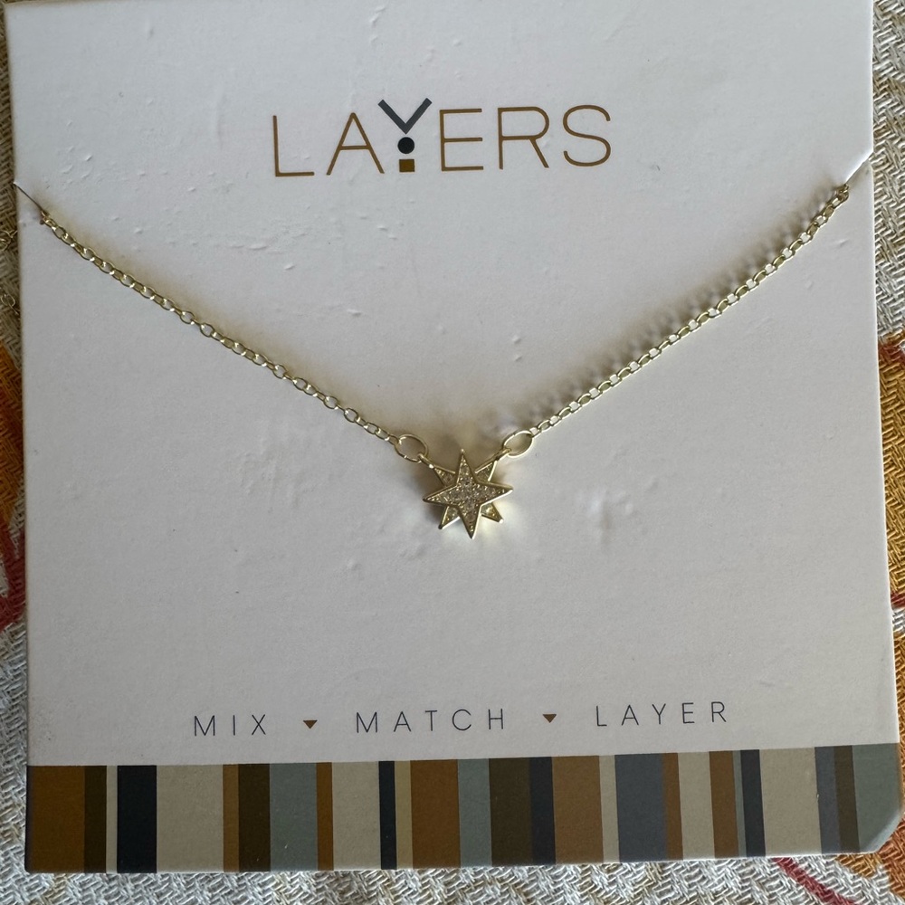 Gold Star Pendant Necklace NWT